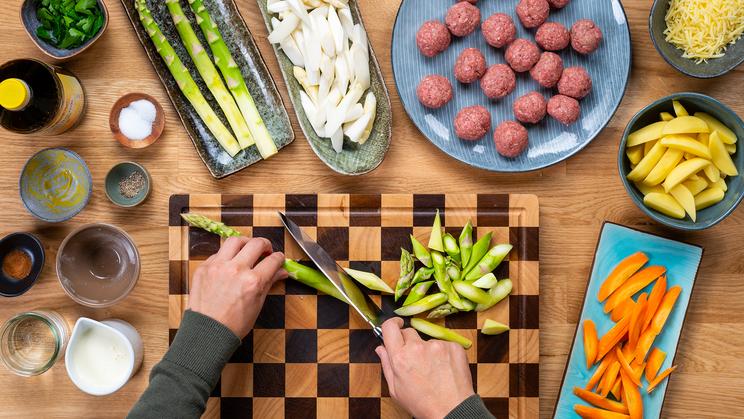 Spargel Auflauf mit Hackfleisch Bällchen